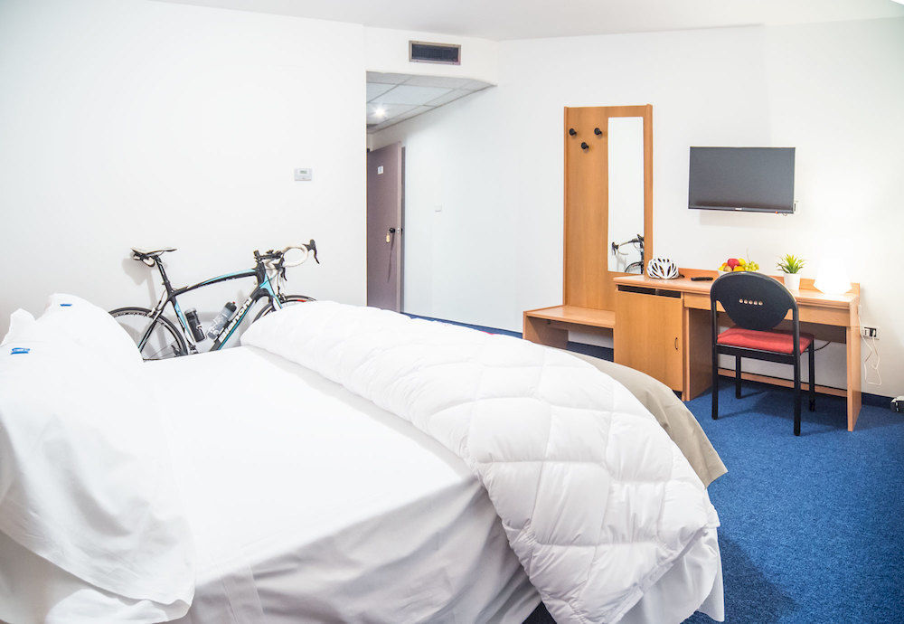 Fly Bike Hotel トレント エクステリア 写真